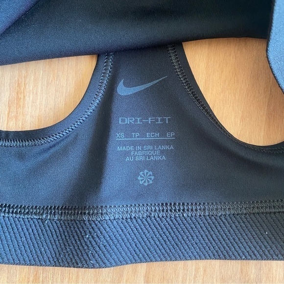 Nike Swoosh Bra - Light Support - Picture 4 of 4